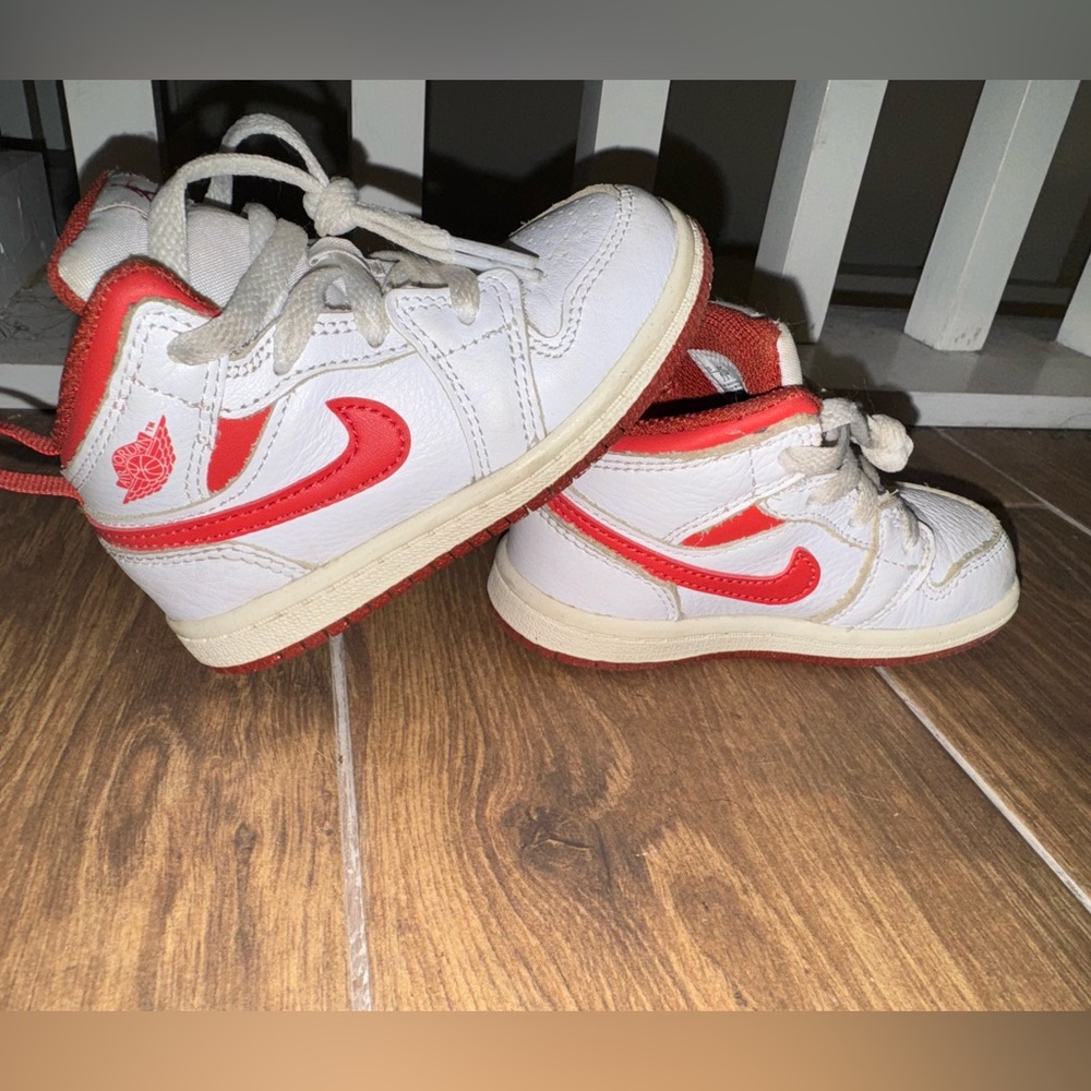 Jordan White Dune Red Toddler 7 Mid’s